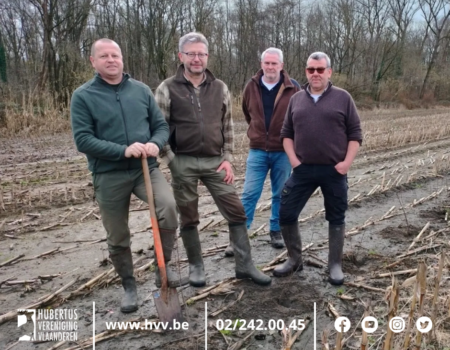 Jagers planten 34.000 bomen en struiken Jagers planten 34.000 bomen en struiken